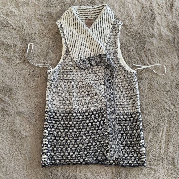 Chicos Textured Knit Sweater Vest Women's Size1M Black Antique White - Picture 2 of 12